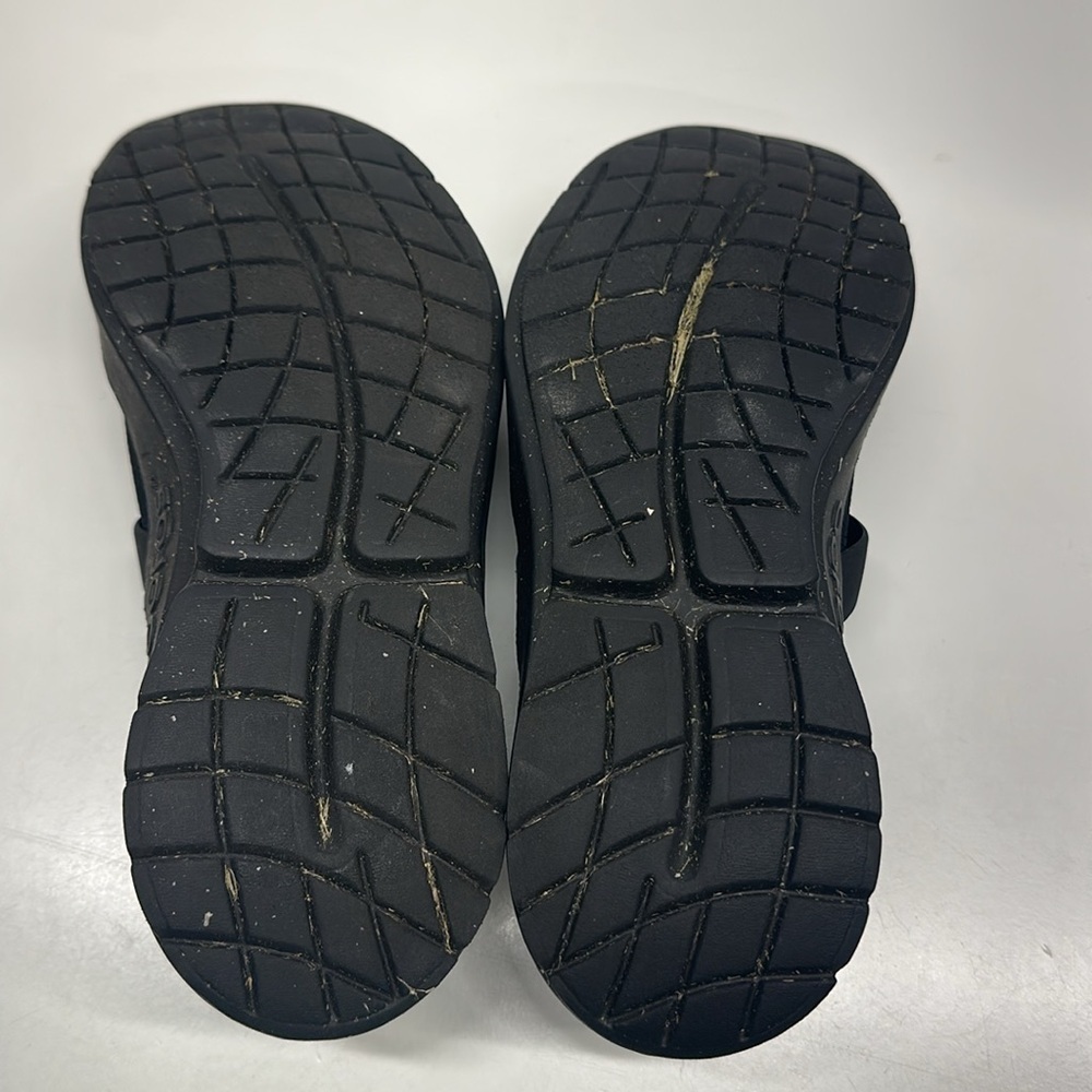 Oofos Shoes OOmg Eezee Low Slip On Shoe Casual Sneakers Trainer Black White 11 - Picture 8 of 9